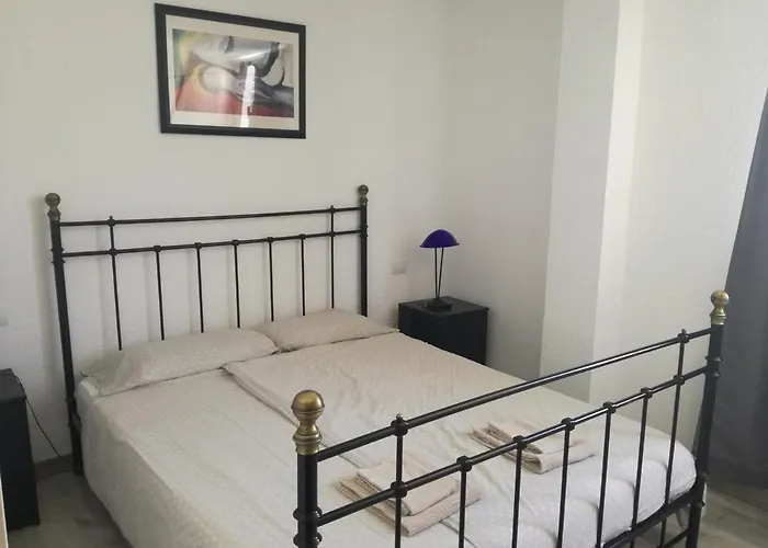 Two Bedroom Apartment 2 Min From Beach